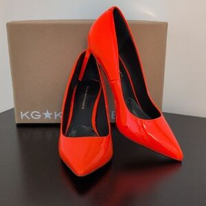 Kurt Geiger fluorescent Orange Heels Pointer Toe Pump Size 37 (US 7)